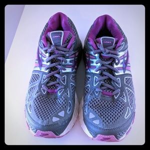 Brooks Ariel shoes